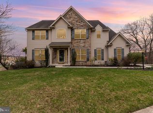 122 Farmington Dr, York, PA 17407