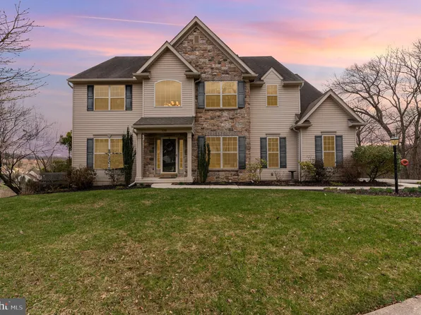 122 Farmington Dr, York, PA 17407