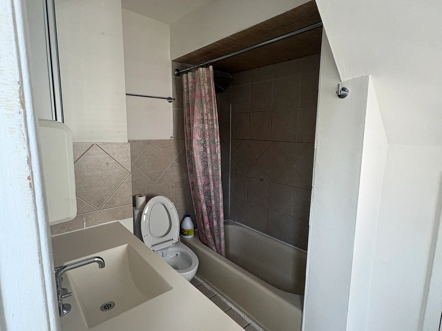 2 bed, $2,500 — Photo 2
