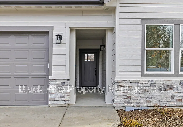 4642 N Maple Grove Rd — Photo 3