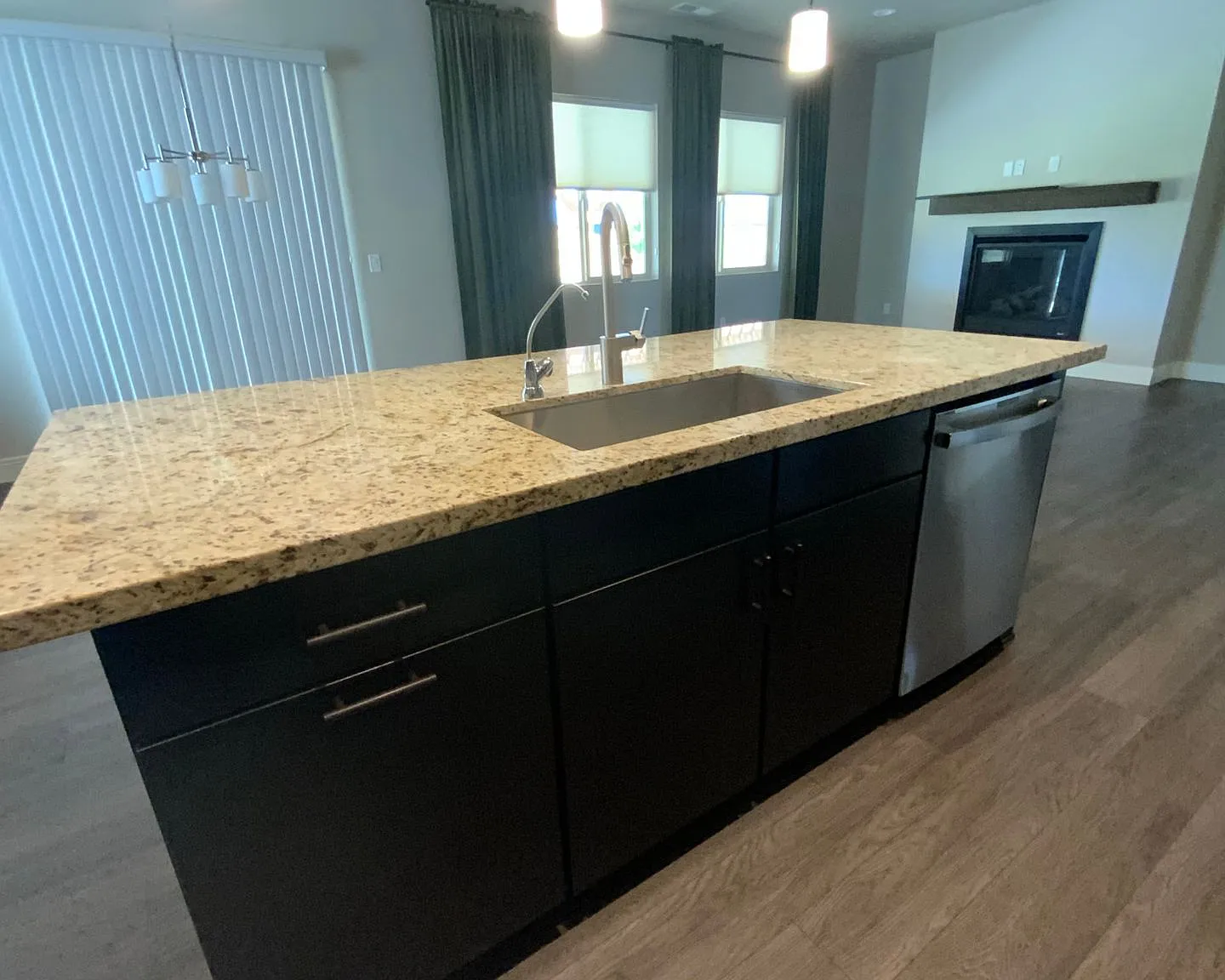 3 bed, 1613 sqft, $2,400 — Photo 4