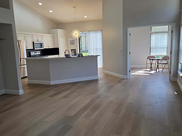 6240A Fairskies Dr — Photo 2