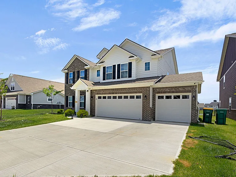 165 Cape May Dr — Photo 2