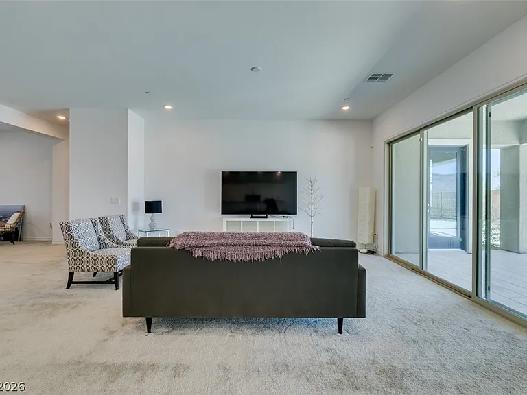 988 Edinburgh Fields Ct — Photo 14