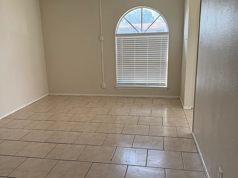 450 Mahota Dr — Photo 2