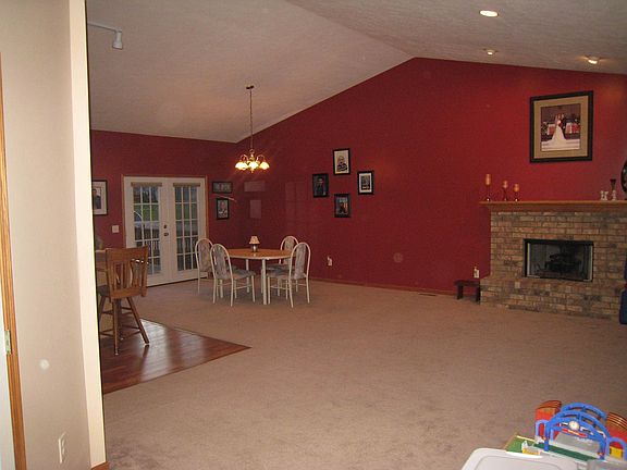 LARGE GREAT ROOM