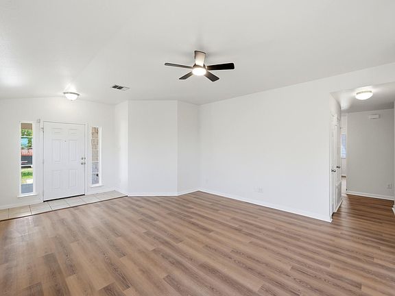 3rd image of 209 Hoya Ln