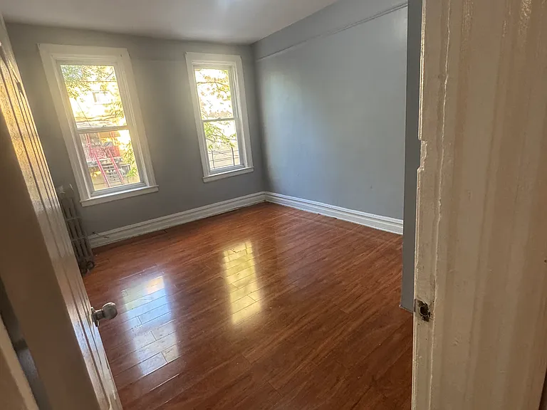 Matilda Ave — Photo 3