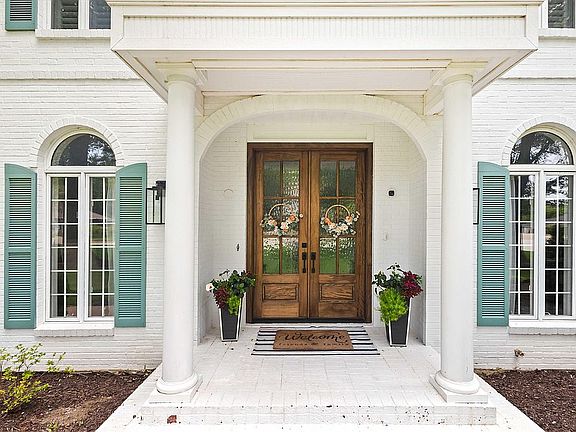 2nd image of 3137 Williamsburg Way