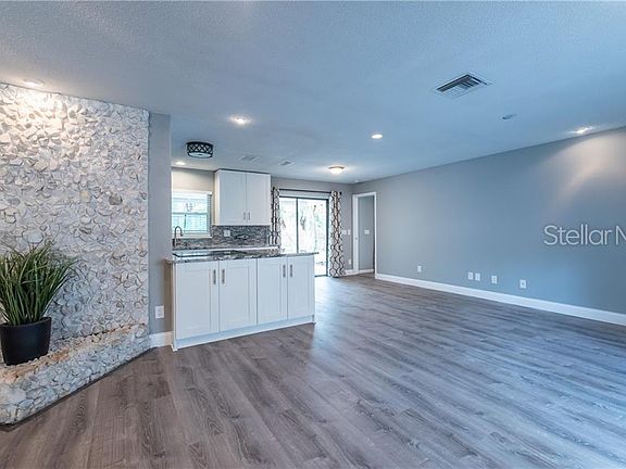 5th image of 2616 Fallsrock Dr