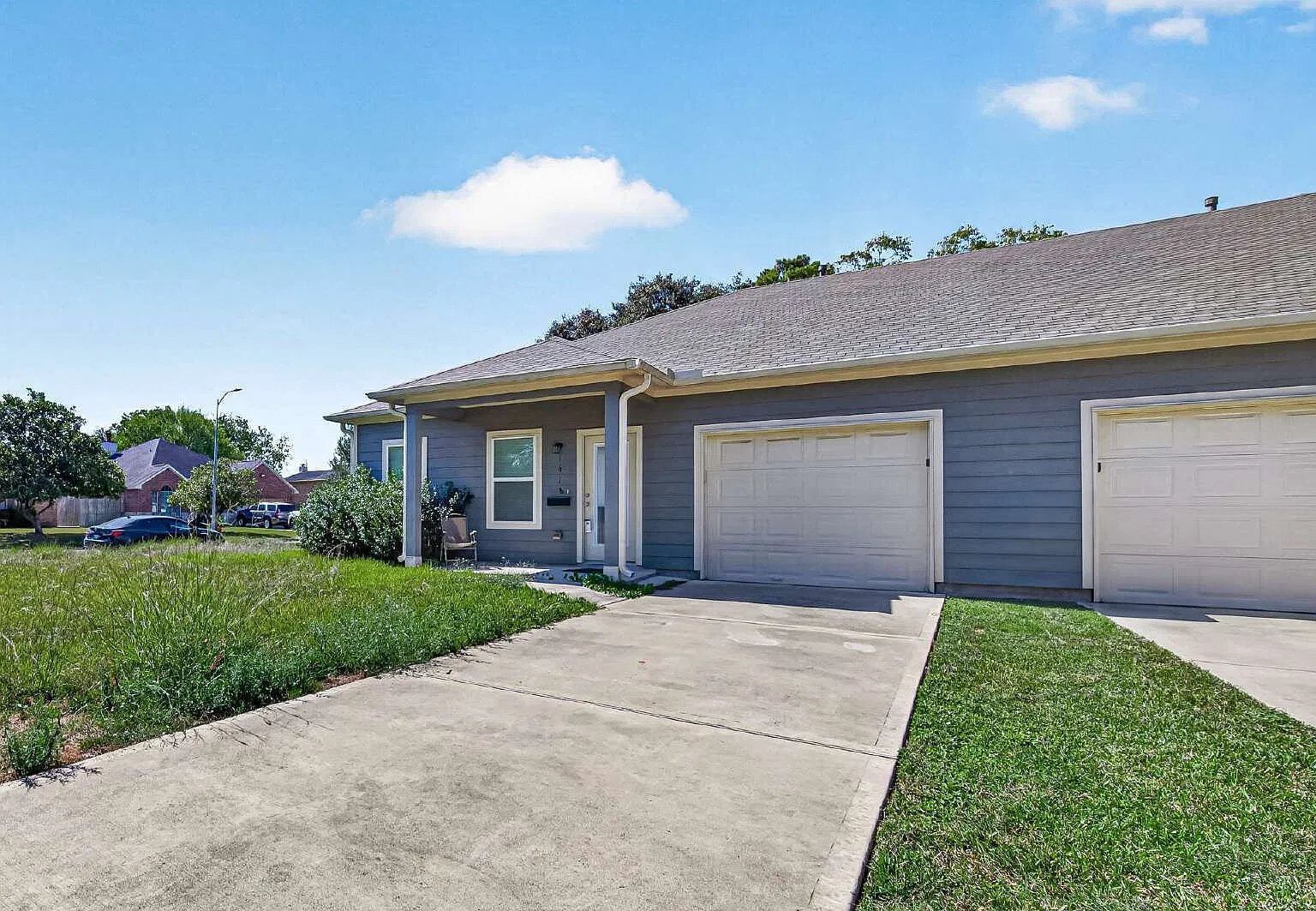 2 bed, 2.0 bath, 1041 sqft, $1,575 — Photo 3