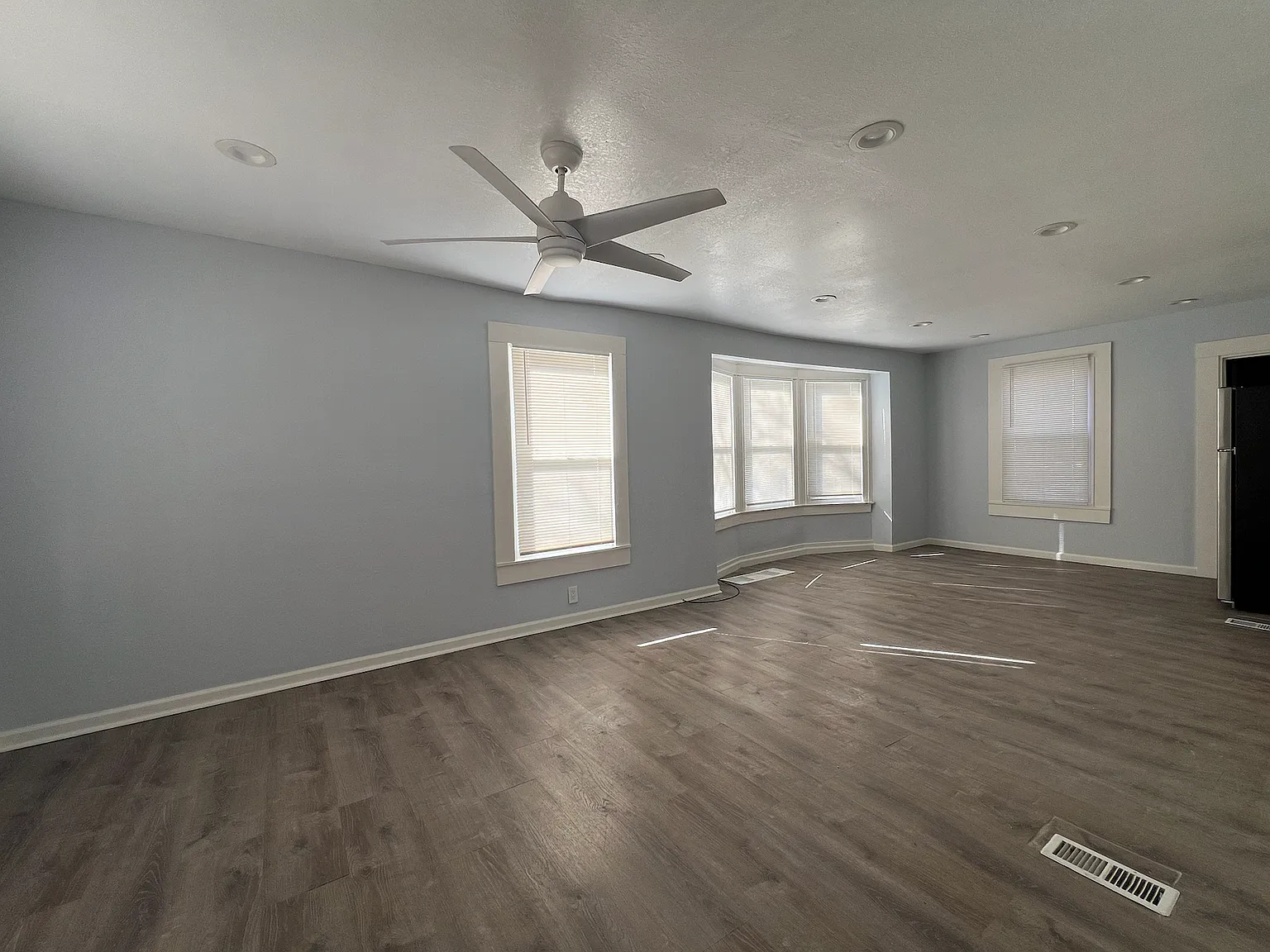 3 bed, 956 sqft, $1,245 — Photo 4