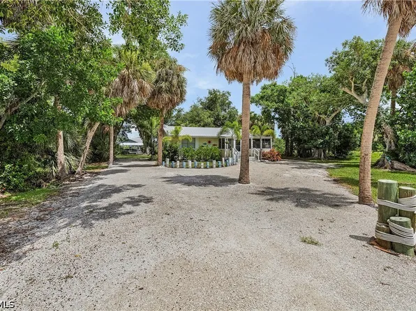 3300 6th Ave, Saint James City, FL 33956