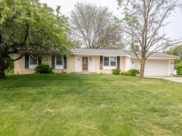W246S7110 Wildwood COURT, Waukesha, WI 53189