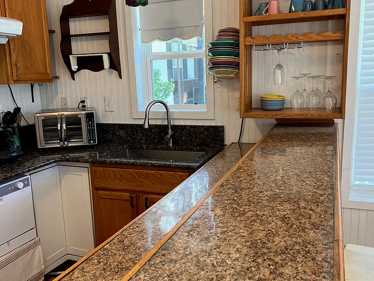 624 W 7th Ave — Photo 10