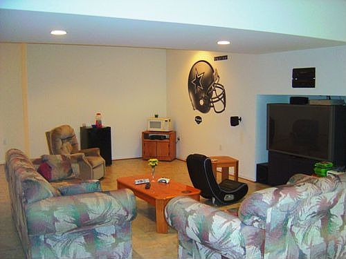 Terrace level den