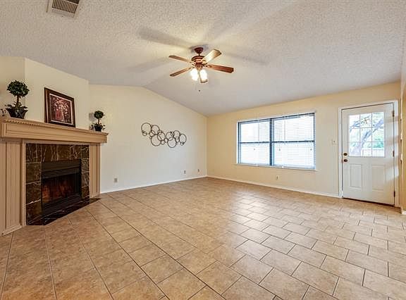 5th image of 514 Russet Valley Dr