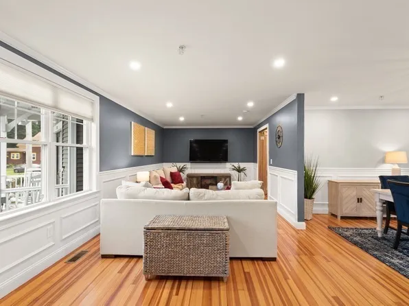 43 High St APT 1, Mansfield, MA 02048