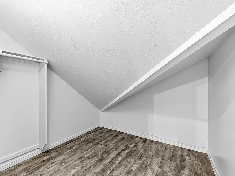 402 N Center St — Photo 8