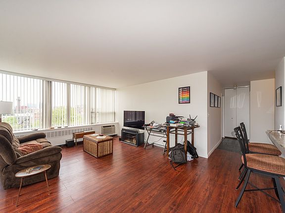 4th image of 1360 N Sandburg Ter APT 711