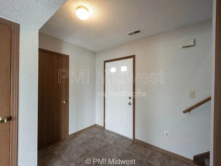 10325 Liverpool Way — Photo 2