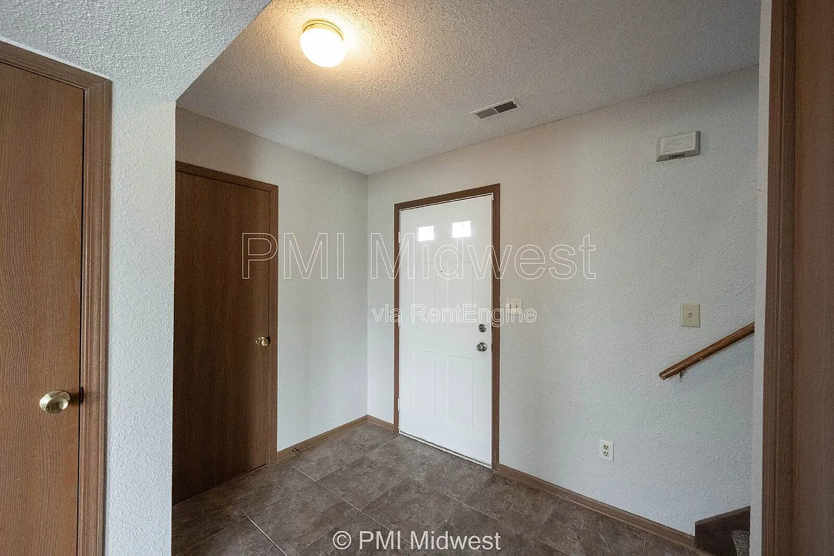Building Photo - 10325 Liverpool Way