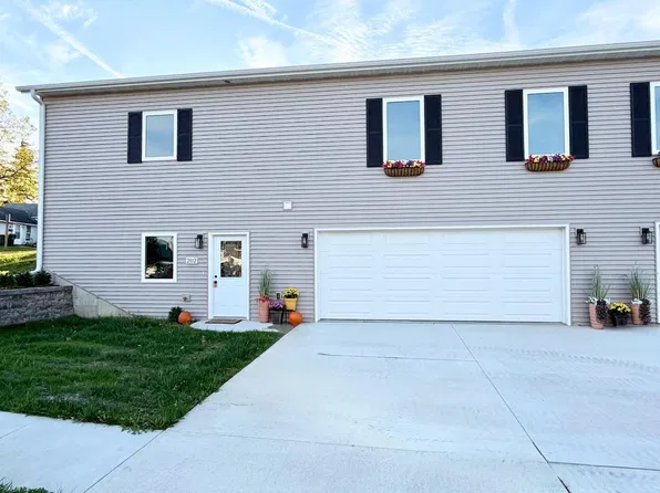 202 3rd St NE, Waukon, IA 52172