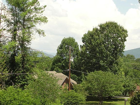 4th image of 620 Trillium Cir