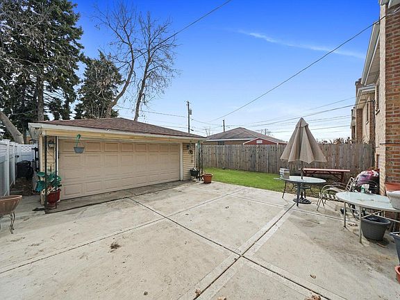 3rd image of 3827 S Scoville Ave SW #2