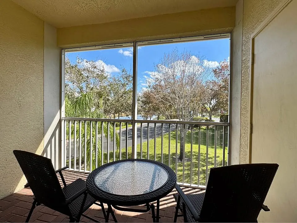 2 bed, 1279 sqft, $2,200 — Photo 2