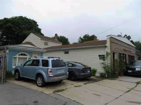 935-937 W Shore Rd, Warwick, RI 02889