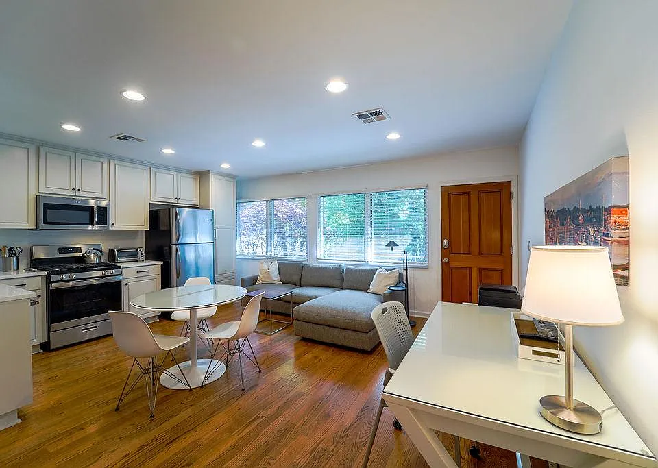 135 Montana Ave #10