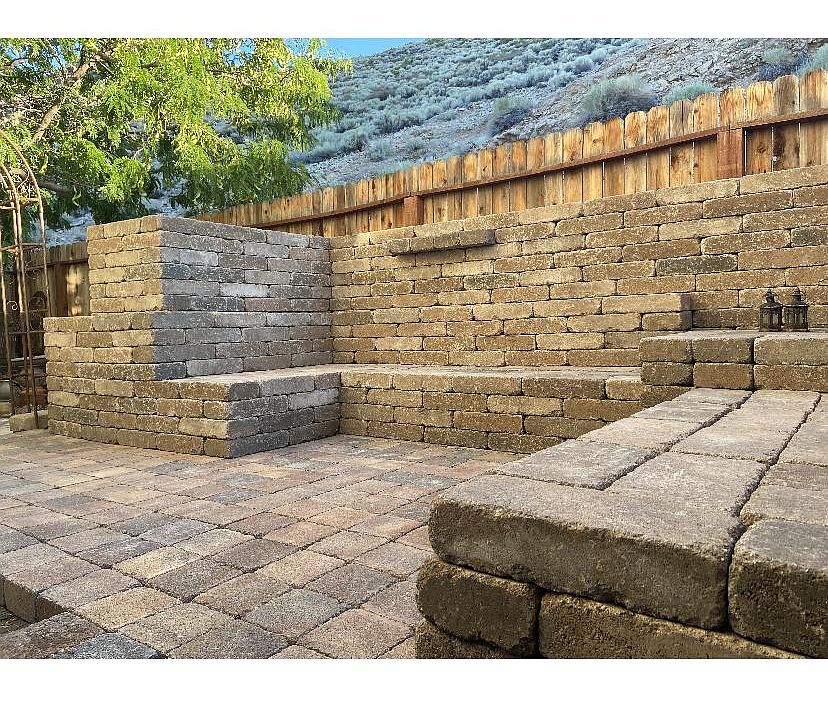 Backyard sitting area...extending the entertaining area to the outside..