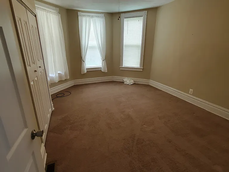 302 Oakland Ave — Photo 4