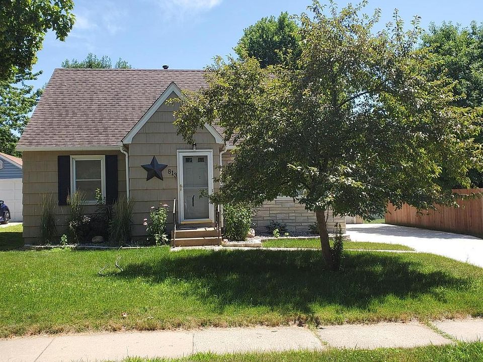 2nd image of 813 18th St SW