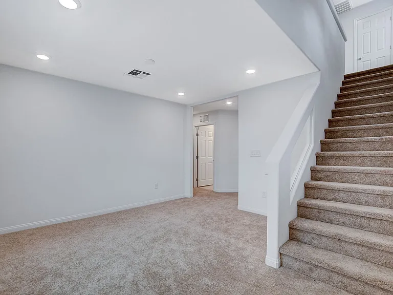 7821 Tomsburgh Ln — Photo 32