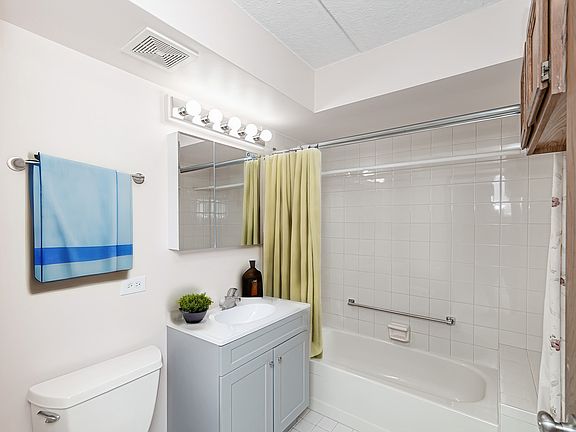 3rd image of 6433 W Belle Plaine Ave APT 204