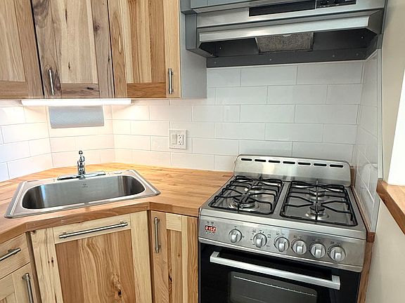 5th image of 5802 W Lincoln Ave #5