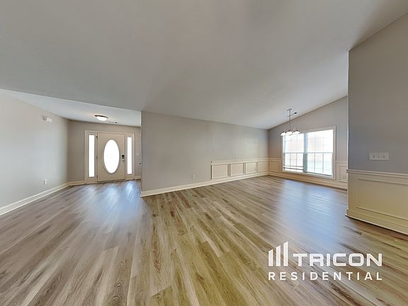 4th image of 507 Embassy Walk