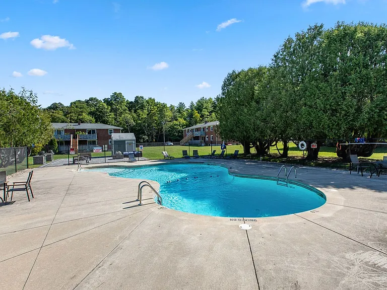 1 Manor Dr — Photo 7