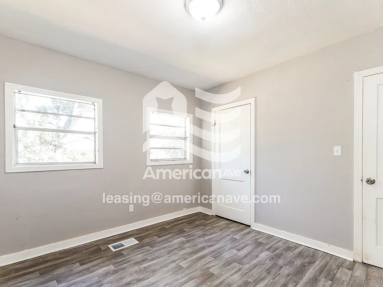 611561_013_bedroom_14.jpg