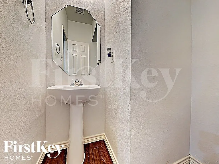 9117 Waterman Dr — Photo 14