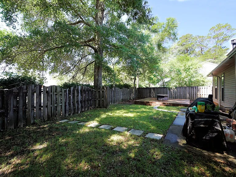 4496 Parkwood Ln W — Photo 29