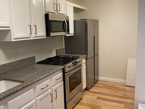 2nd image of 1844 N Bronson Ave APT 111
