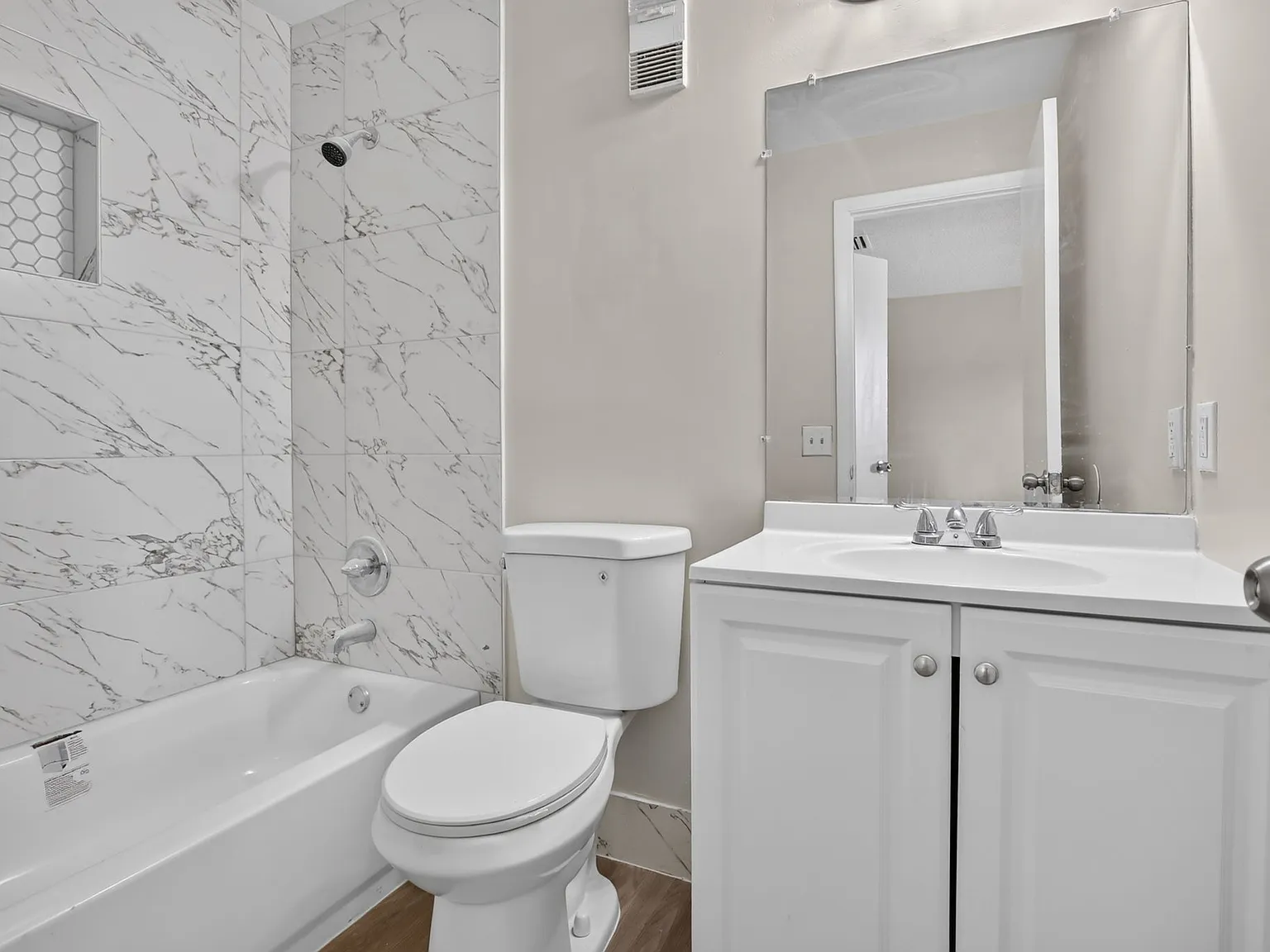 Lakeside Villas — Photo 4