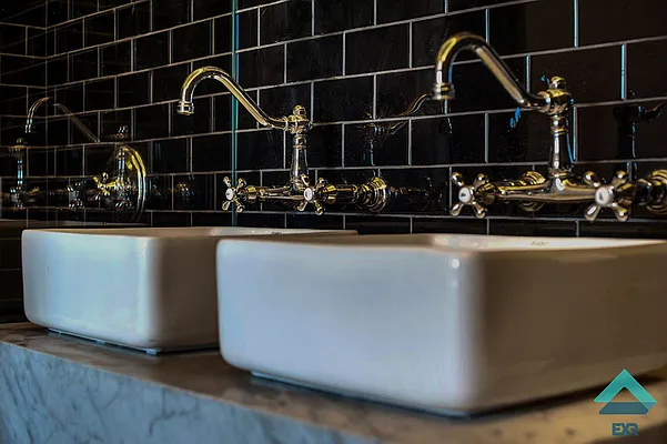 Rented by EXR | media 42