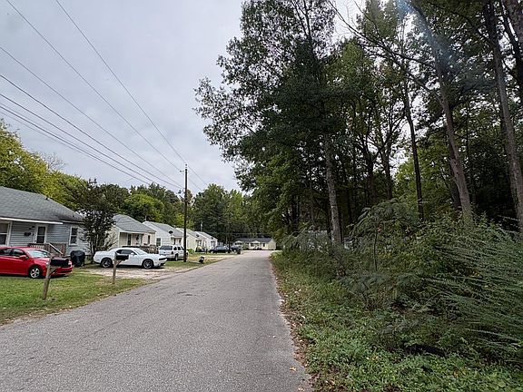 4th image of 135 Fort Burr St