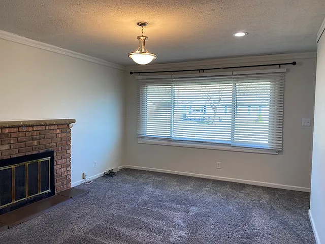 4 bed, 2228 sqft, $2,300 — Photo 4