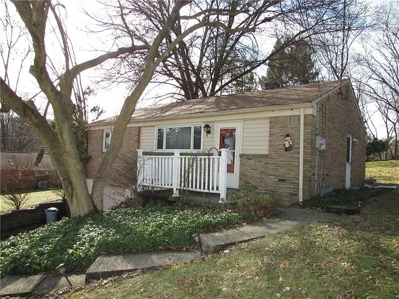 5590 Clarene Dr photo 1