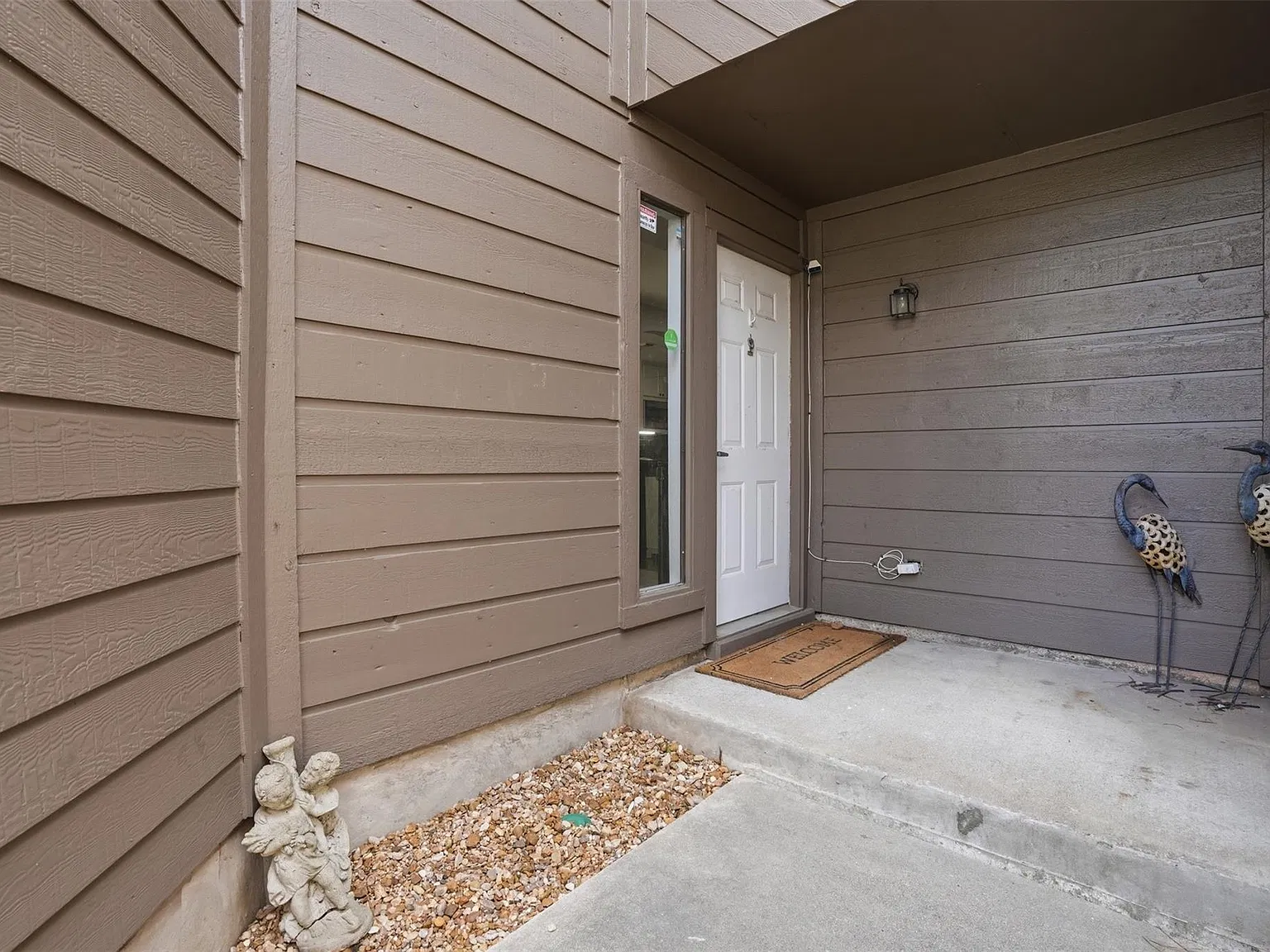2 bed, 2.5 bath, 2052 sqft, $2,400 — Photo 2